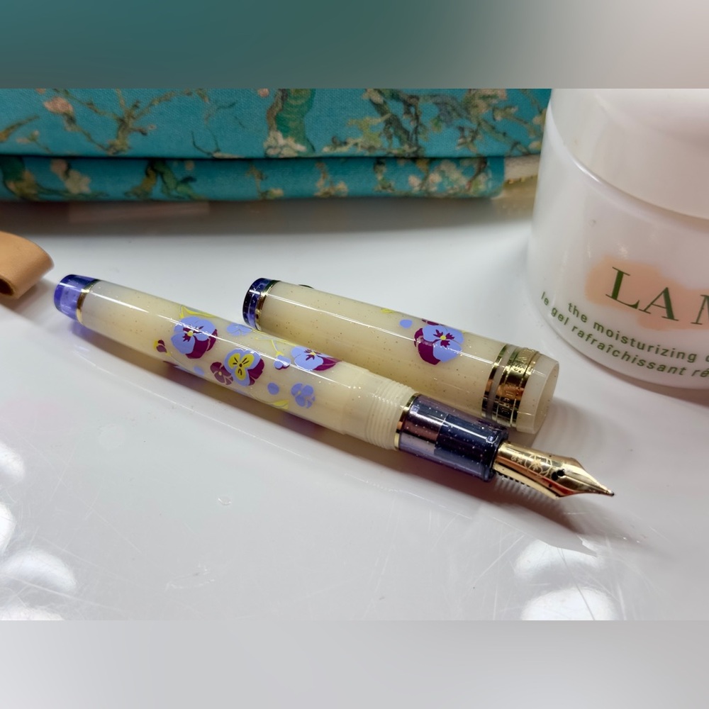 sailor pro gear slim violet floral fountain pen M